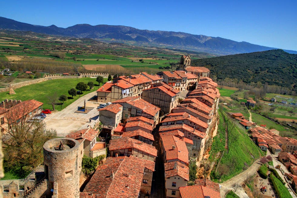 Tobera desde las alturas, uno de los pueblos con encanto en Castilla y León.