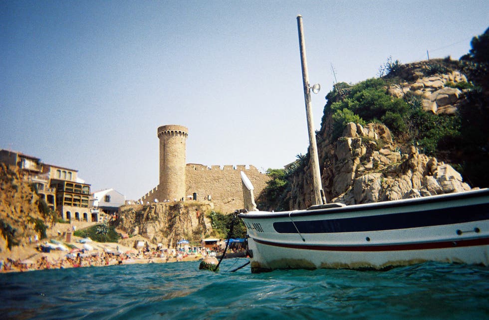 Castillo de Tossa de Mar, uno de los pueblos más bonitos de Cataluña.