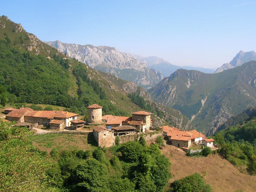Bandujo pueblo medieval asturias