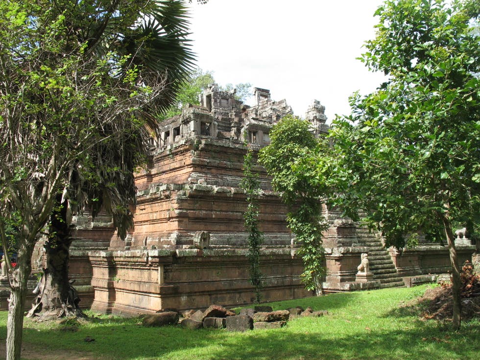 phimeneakas la piramide escalonada guia de los templos de angkor