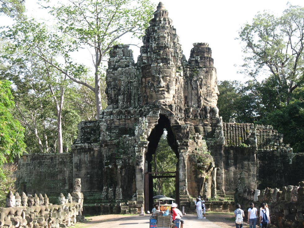 puerta sur de Angkor Thom guia de los templos de angkor